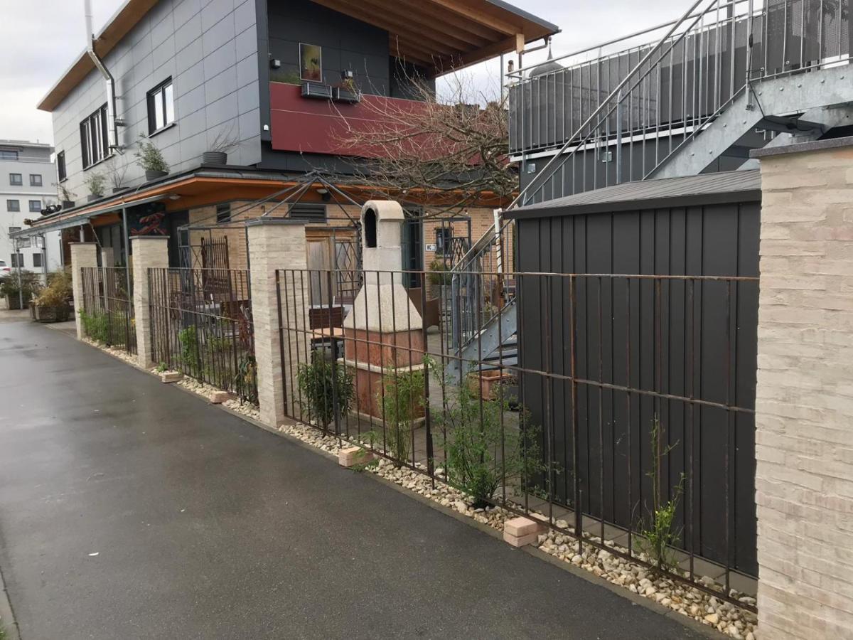 Tiny House Black Pearl Тетнанг Экстерьер фото
