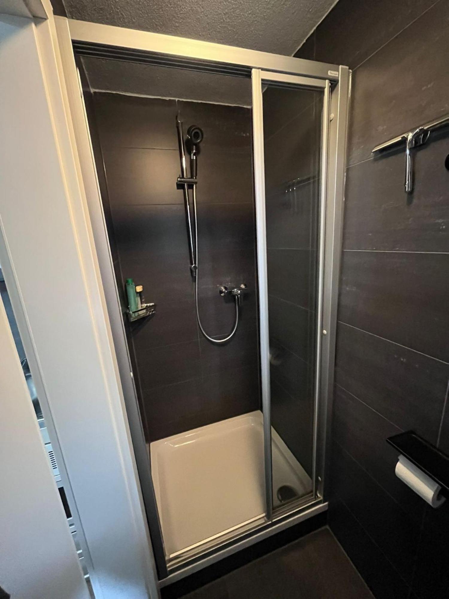 Tiny House Black Pearl Тетнанг Экстерьер фото